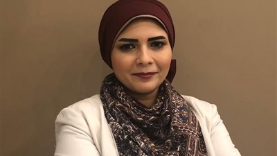 هايدى يوسف مشرفا على مركز الطبع والنشر بجامعة بنها