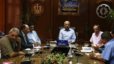 محافظ السويس: تحديد جدول زمني لتوصيل مياه الشرب لمدينتي السلام من خط العاشر من رمضان (صور)