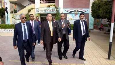 محافظ بني سويف يراجع استعدادت المدارس.. ويمهل مسؤولو التعليم 48 ساعة لتلافي ملاحظاته (صور)