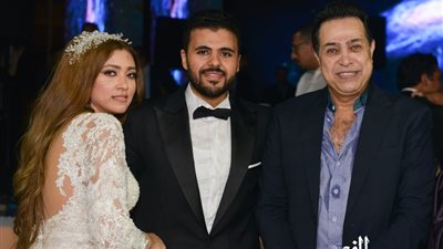 حكيم ورامي صبري يشعلان حفل زفاف عمر وبسمة بحضور 