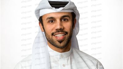 عادل الأنصاري يدرس عرضا لتحويل كتابه 