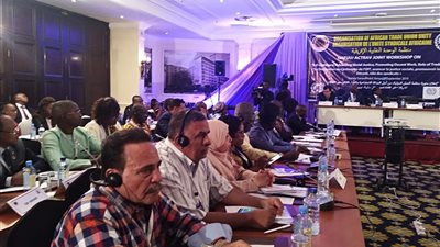 بمشاركة وفد نقابي برئاسة 