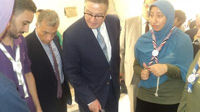 رئيس جامعة بنها يفتتح معرض مستلزمات المدارس بهندسة شبرا (صور)