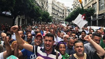 مظاهرات في الجزائر بشأن إعلان الإنتخابات الرئاسية 