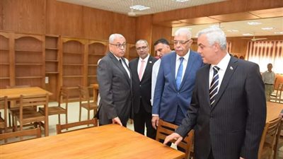 رئيس جامعة المنوفية في جولة تفقدية بكلية الطب (صور)