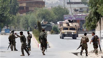 إصابة 9 بينهم طفل وامرأة في هجوم على مبنى حكومي شرق أفغانستان