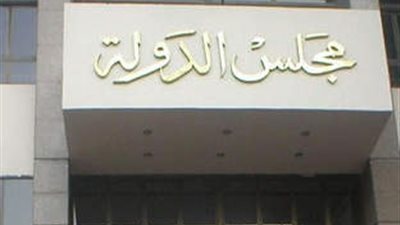 معاقبة موظفين بشركة بترول لعدم تنفيذهم قرارا بوقف مسؤول متهم بـ