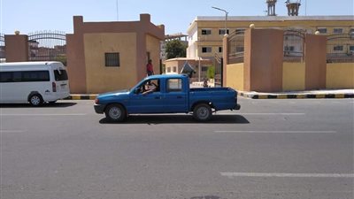 بمكبرات الصوت ولافتات.. حملة توعوية للمواطنين بسرعة تقديم طلبات التصالح فـي مخالفات البناء بالقصير (صور) 