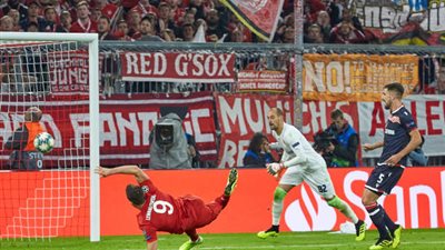 أهداف مباراة - بايرن ميونخ 3 × 0 سرفينا زفيزدا