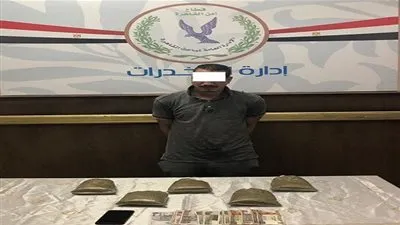 بـ 3 كيلو حشيش وفودو.. سقوط تاجري مخدرات بالمرج