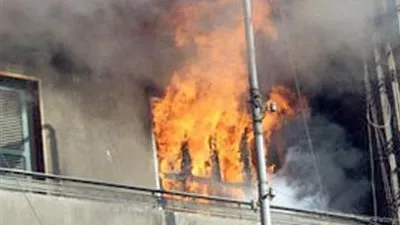 النيابة تعاين حريق شقة سكنية في عين شمس