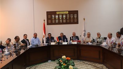 وزير القوى العاملة: 4 تريليون جنيه حجم المشروعات القومية العملاقة