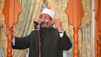 وزير الأوقاف خلال خطبة الجمعة من البحيرة: الفوضى تبدأ بنشر الشائعات والافتراءات (صور)