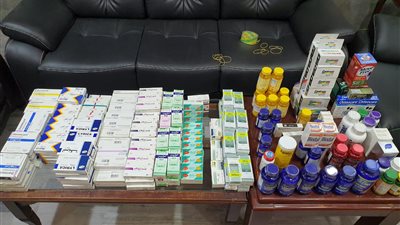 ضبط عامل بصيدلية لحيازته 6458 عبوة دوائية مهربة جمركيا في المقطم