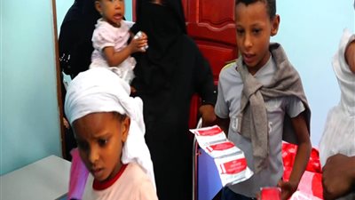 الهلال الأحمر الإماراتي يدعم مستشفيات محافظة تعز بالمكملات الغذائية