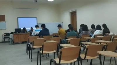 ألسن عين شمس تجرى اختبارات تحديد المستوى لأحد عشر طالب صيني لدراسة اللغة العربية