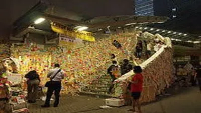 مجموعات مؤيدة للصين تدمر بعض 