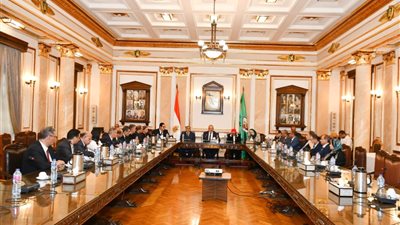 الخشت في لقائه بعمداء كليات الجامعة: هدفنا التفاعل مع الطلاب وتحقيق مصالحهم وفق روح القوانين