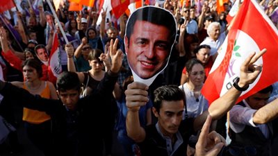 محكمة تركية تأمر بإعادة اعتقال سياسي كردي مسجون