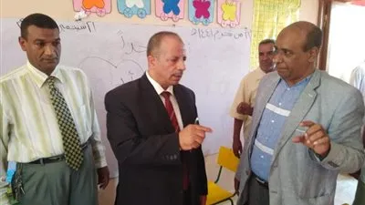 وكيل تعليم قنا يتابع انتظام أعمال الدراسة بمدارس المحافظة (صور)