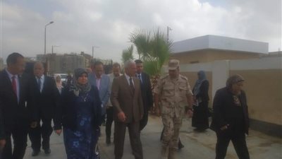 محافظ السويس يحضر طابور الصباح بالصناعات البحرية ويفتتح مدرسة جابر الصباح 