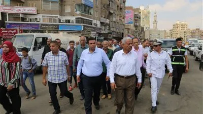 جولة ميدانية لمحافظ السويس بميدان الأربعين والسلام واليسر 