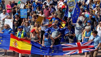 عشرات البريطانيين يسجلون مخاوفهم بشأن المغادرة الاتحاد الأوروبي 