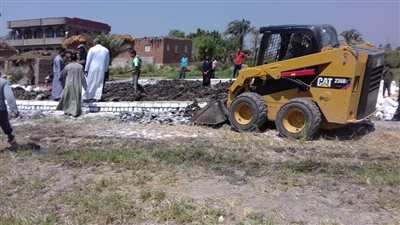 إصلاح 20 ماسورة مياه شرب وحملة لتسوية وتمهيد الطرق بقرى مركز أطسا بالفيوم 