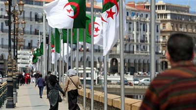 بعد 4 أيام من فتح الباب.. إقبال كثيف على الترشح للانتخابات الرئاسية في الجزائر