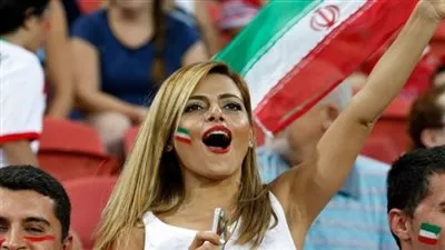 بعد انتحار مشجعة.. إيران تسمح للسيدات بحضور المباريات  