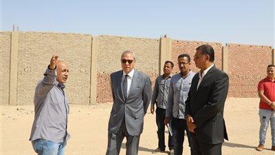 محافظ قنا يتفقد مجمع المرور والصناعات الصغيرة والمتوسطة.. (صور)