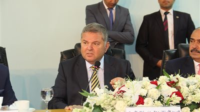  وزير قطاع الأعمال العام يفتتح أعمال تطوير بشركة 