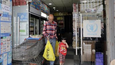 تجار لبنانيون يحذرون من انكماش لم يسبق له مثيل