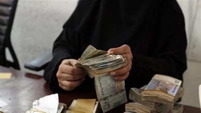 الريال اليمني ينخفض مرة أخرى.. وهادي يأمر باتخاذ تدابير لمنع المضاربة