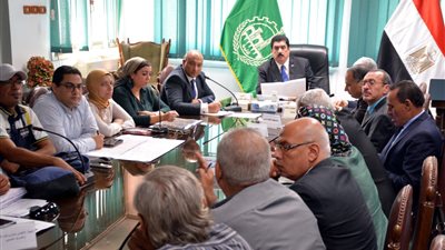 محافظ القليوبية يبحث تنفيذ خط غاز طبيعي بخط  12 