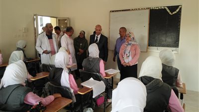في اليوم الثاني للعام الدراسي.. وكيل صحة الشرقية يتفقد مدارس التمريض بههيا