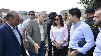 محافظ دمياط تتفقد خطوط الصرف الصحي 