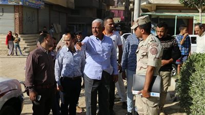 محافظ السويس يتفقد أعمال التطوير والرصف بشارع  الغوري ومجمع مدارس السادات 