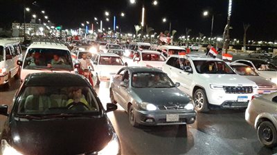 عاجل.. مسيرة سيارات بكورنيش السويس لتأييد الرئيس عبدالفتاح السيسي (صور)