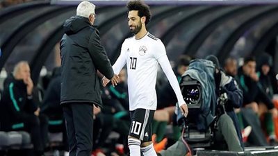 هيكتور كوبر يخذل محمد صلاح في التصويت لجائزة الأفضل