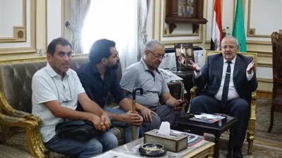 طلاب بجامعة القاهرة يشاركون في مبادرة 