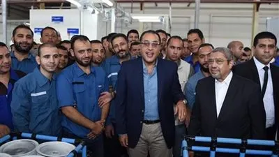 رئيس الوزراء يستهل زيارته لبنى سويف بزيارة مجمع مصانع العربى (صور)