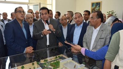 رئيس الوزراء ووزير التعليم العالي يفتتحان الجامعة التكنولوجية ببني سويف (صور)