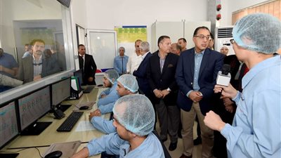 رئيس الوزراء يتفقد مصنعًا لإنتاج الخميرة ببني سويف باستثمارات 152 مليون دولار (صور)