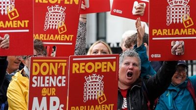 المشرعون في بريطانيا يعودون إلى البرلمان وسط الاضطرابات السياسية