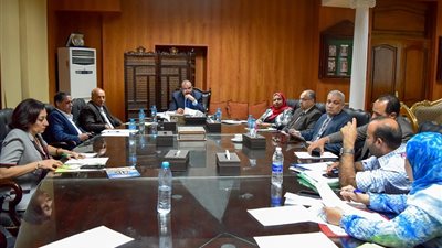 لجنة منشآت جامعة بني سويف تناقش إنشاء مشتل أشجار بكلية الزراعة