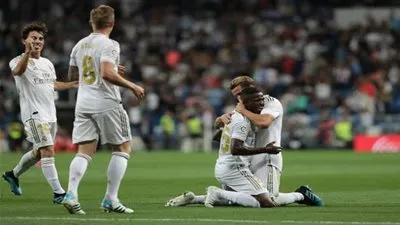 بكاء نجم ريال مدريد ردا على الجماهير (صور)