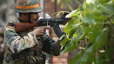 الجيش الهندي يوقف حركة المرور الليلية في منشآته بسبب تهديد مزعوم من مسلحين