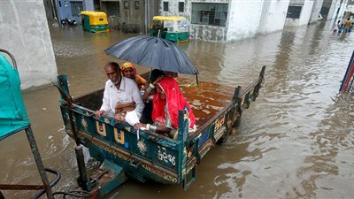 مصرع 11 وإجلاء 500 إثر الأمطار الغزيرة في ولاية ماهاراشترا بالهند (فيديو / صور)