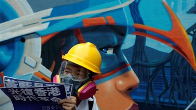 زعيمة هونج كونج تعقد أول محادثات مه الجمهور لمحاولة إنهاء الأزمة